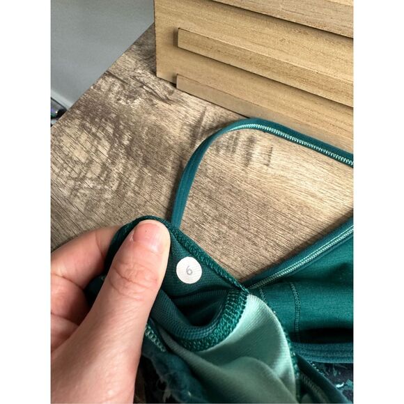 Lululemon Women’s 6 Green Power Y Sports Bra Luon - Picture 4 of 5